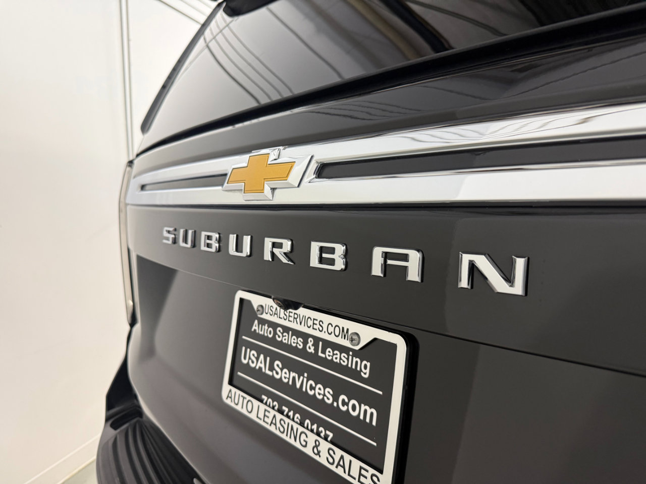 Used 2023 Chevrolet Suburban Premier image 22