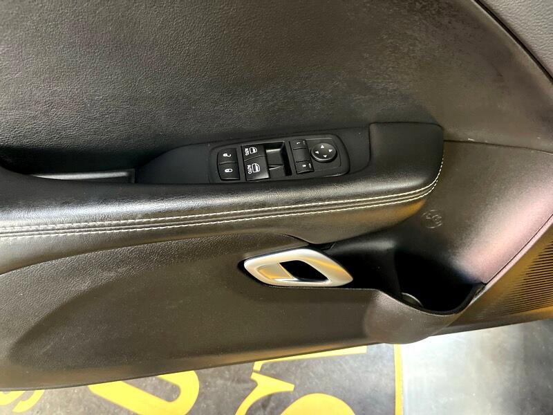 Used 2017 Dodge Challenger SRT w/ Technology Group image 27