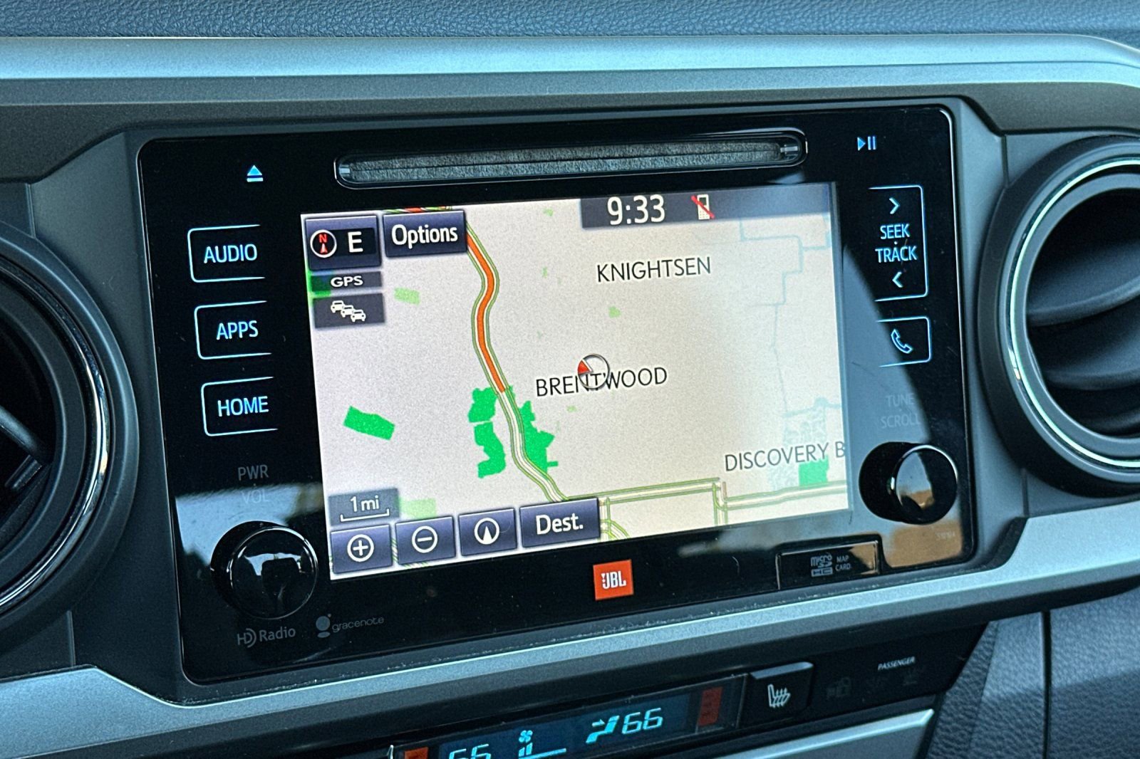 Used 2016 Toyota Tacoma Limited w/ Towing Package image 16