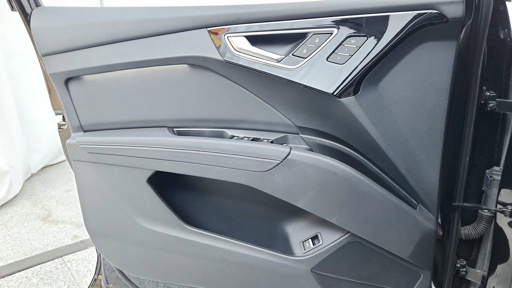 Used 2024 Audi Q4 e-tron Premium w/ Convenience Package image 16