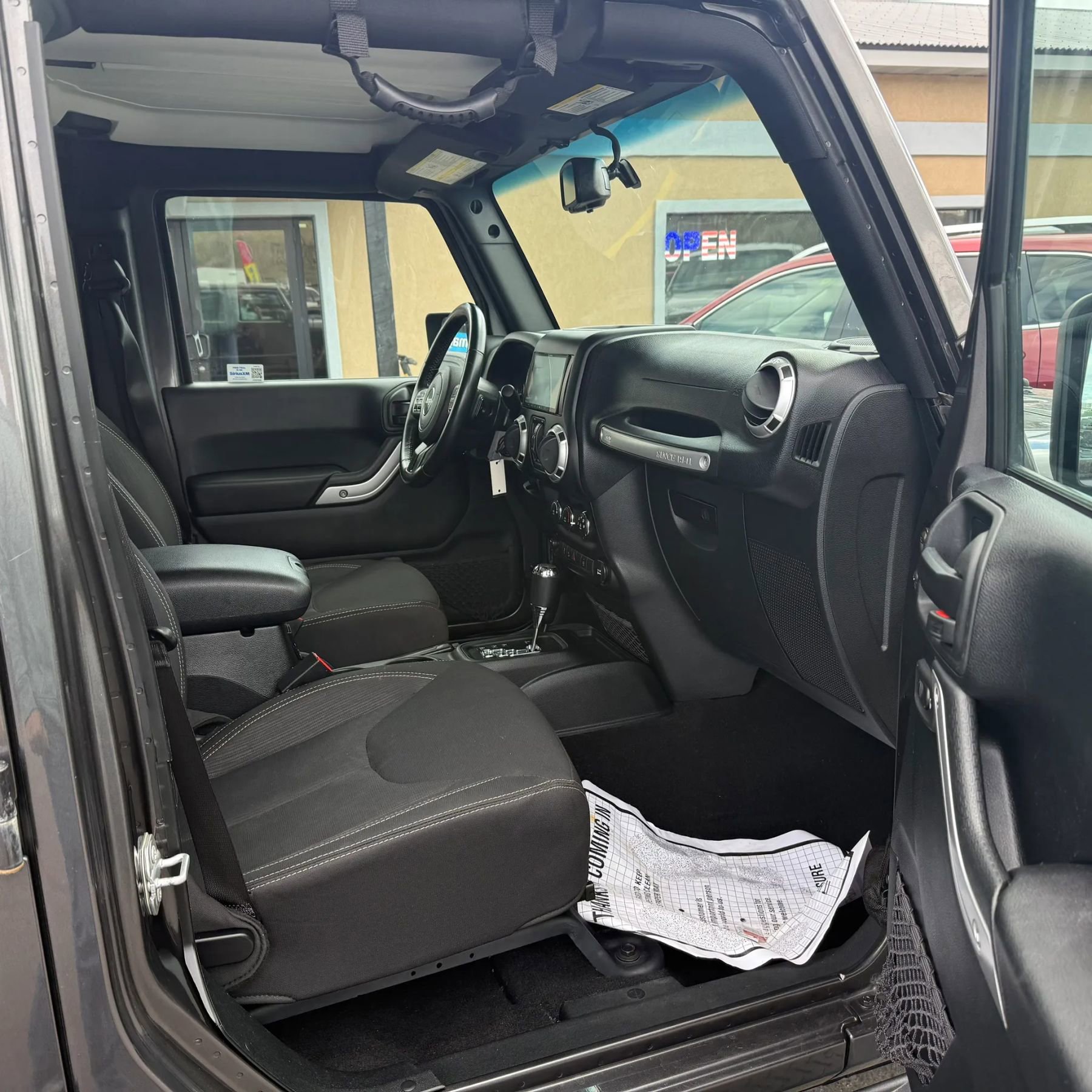 Used 2018 Jeep Wrangler Unlimited Sahara w/ Connectivity Group AWD/4WD image 16