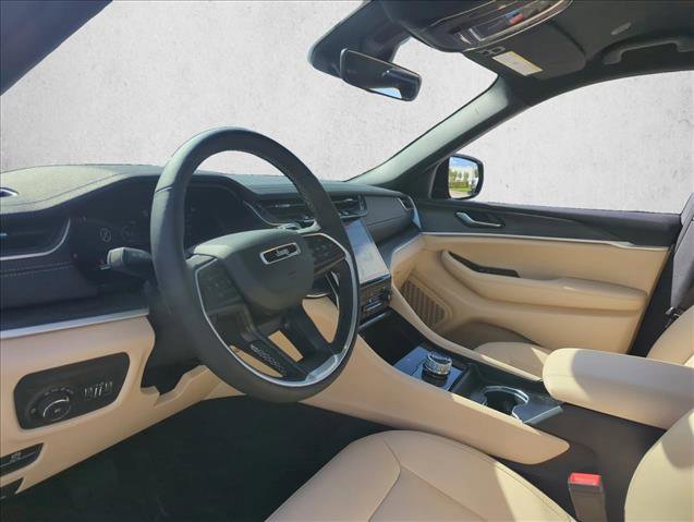 Used 2025 Jeep Grand Cherokee Limited image 5