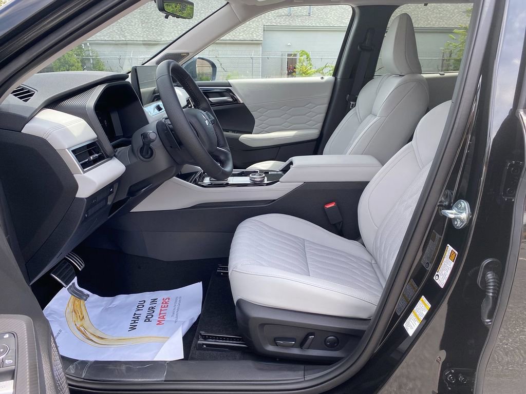 New 2025 Mitsubishi Outlander SEL image 12