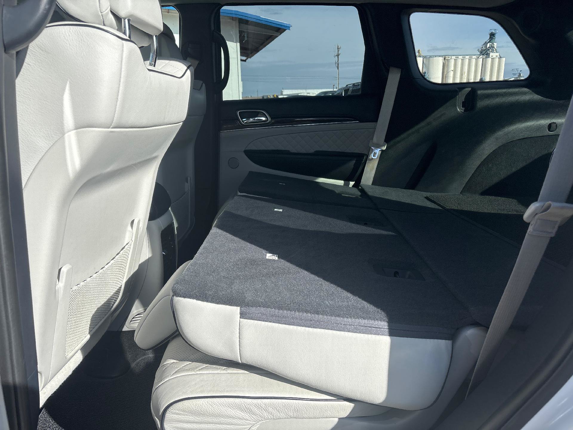 Used 2017 Jeep Grand Cherokee Summit AWD/4WD image 35