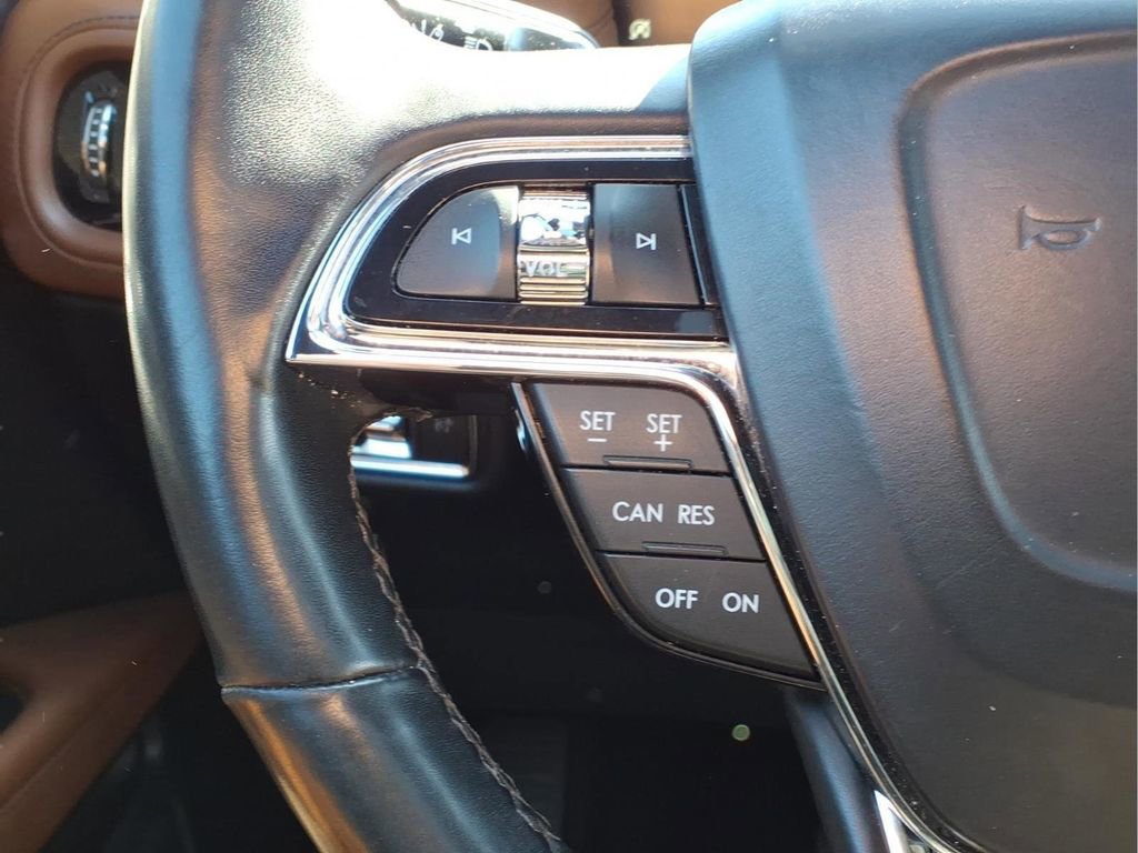 Used 2022 Lincoln Nautilus Reserve w/ Cargo Utility Package AWD/4WD image 16