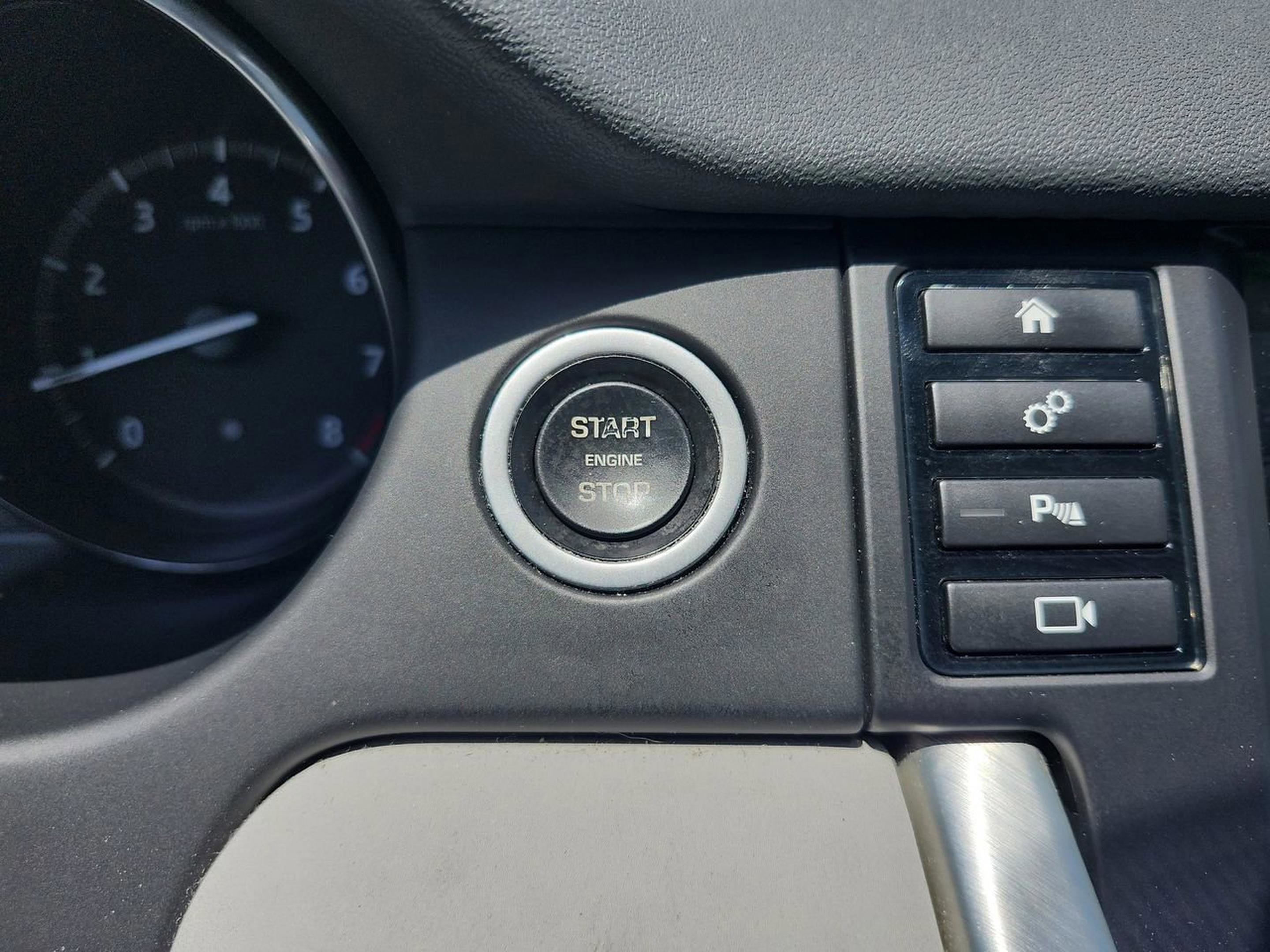 Used 2017 Land Rover Discovery Sport HSE AWD/4WD image 23