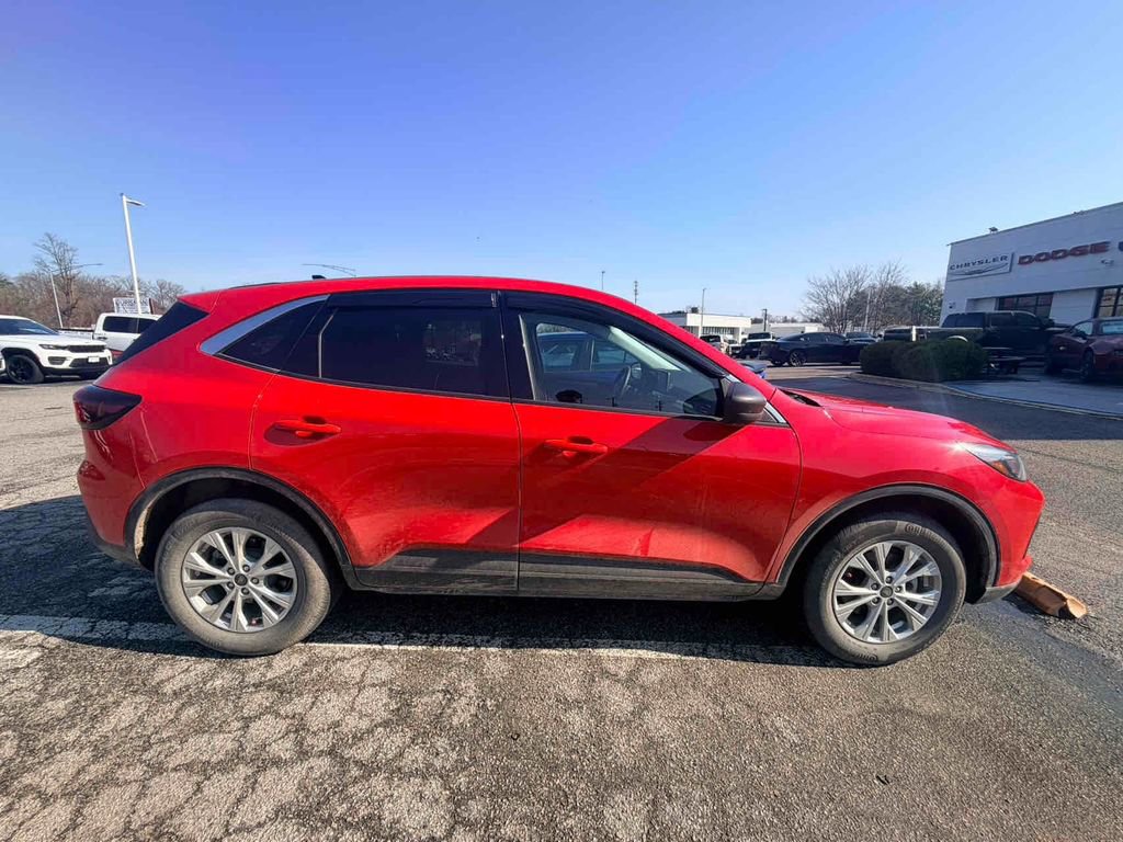 Used 2024 Ford Escape Active image 10