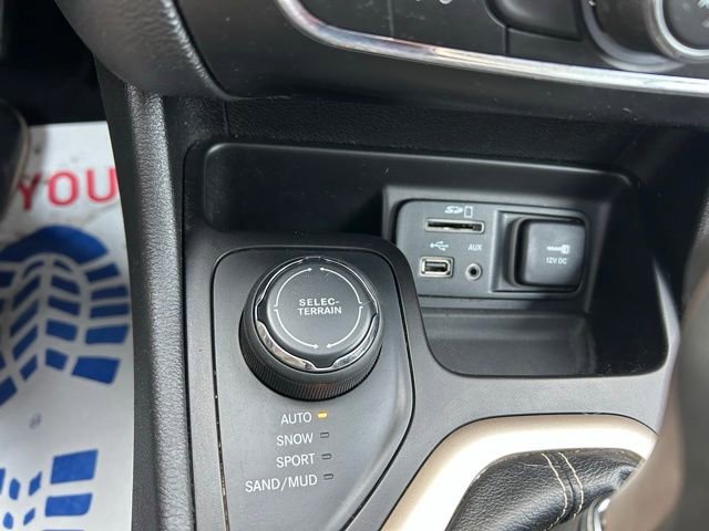 Used 2018 Jeep Cherokee Limited image 25