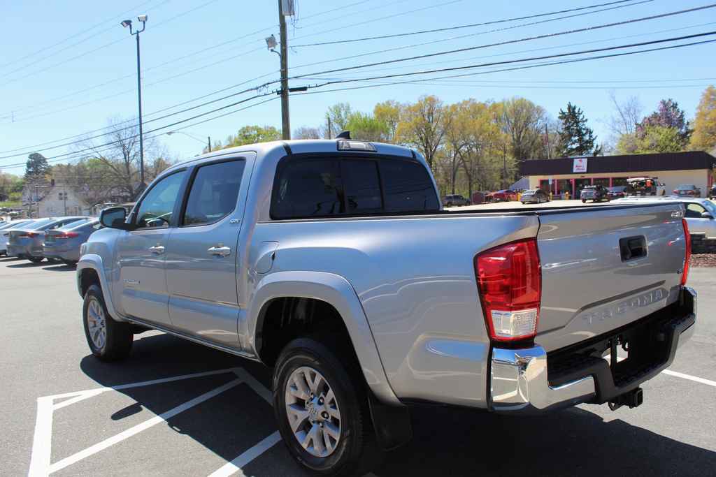 Used 2016 Toyota Tacoma SR5 w/ SR5 Appearance Package (SN) image 8