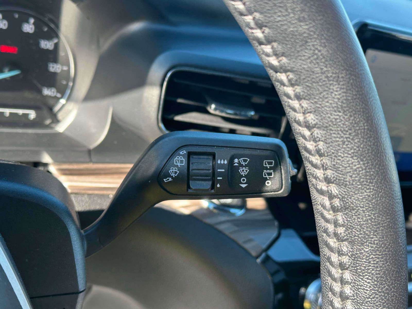 Used 2022 Ford Explorer Limited w/ Equipment Group 301A image 25