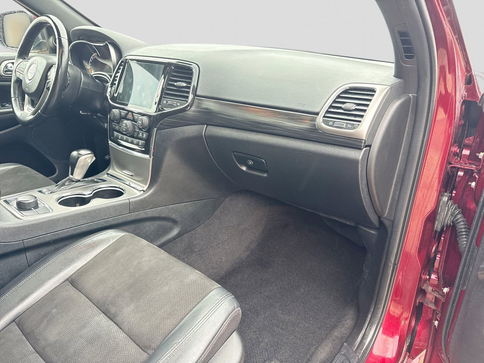 Used 2022 Jeep Grand Cherokee Altitude AWD/4WD image 8