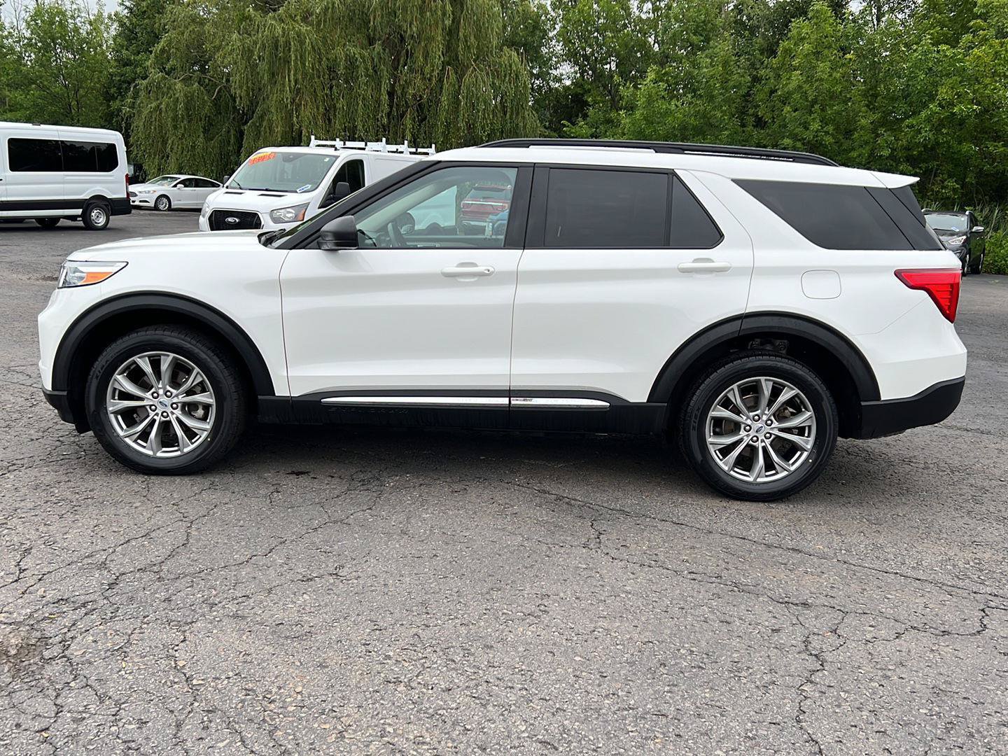 Used 2023 Ford Explorer XLT w/ Equipment Group 202A AWD/4WD image 17