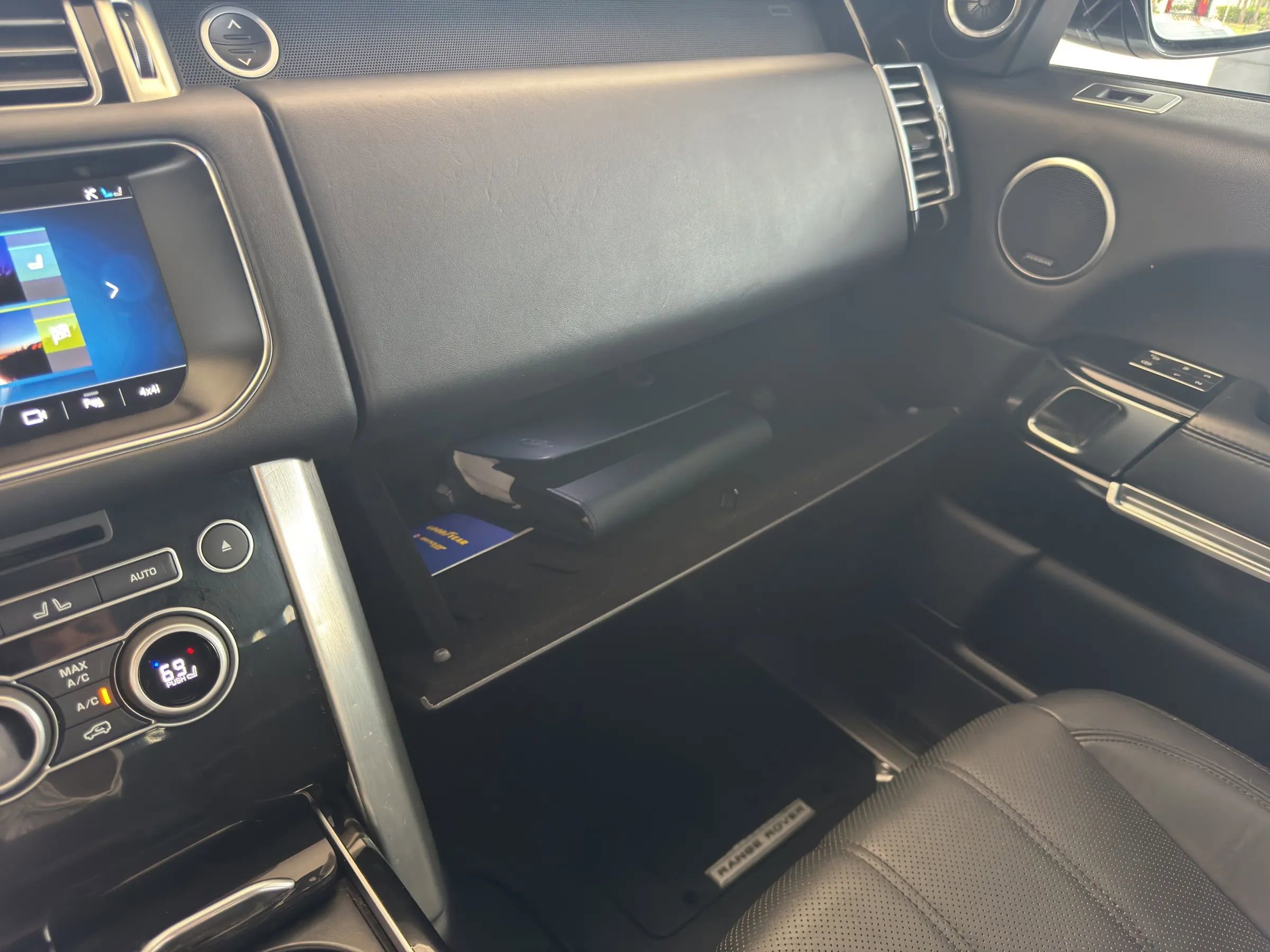 Used 2017 Land Rover Range Rover HSE image 33