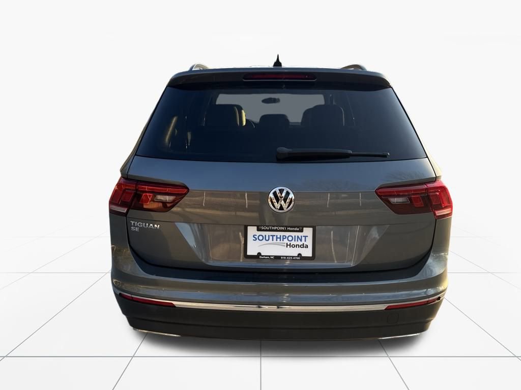 Used 2021 Volkswagen Tiguan SE w/ Panoramic Sunroof Package image 9