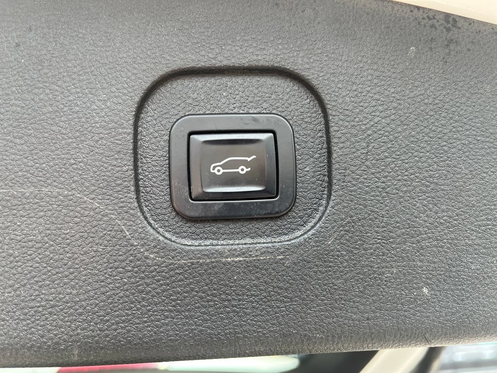 Used 2017 Chevrolet Equinox Premier w/ Enhanced Convenience Package AWD/4WD image 39