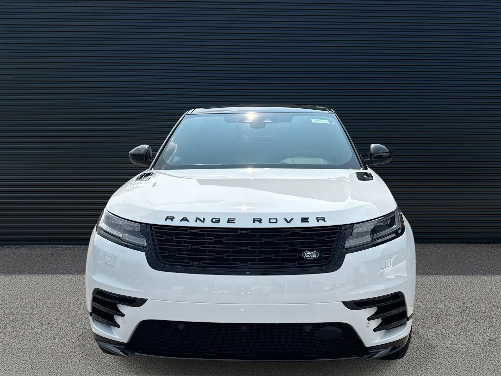 Certified 2025 Land Rover Range Rover Velar Dynamic SE image 2