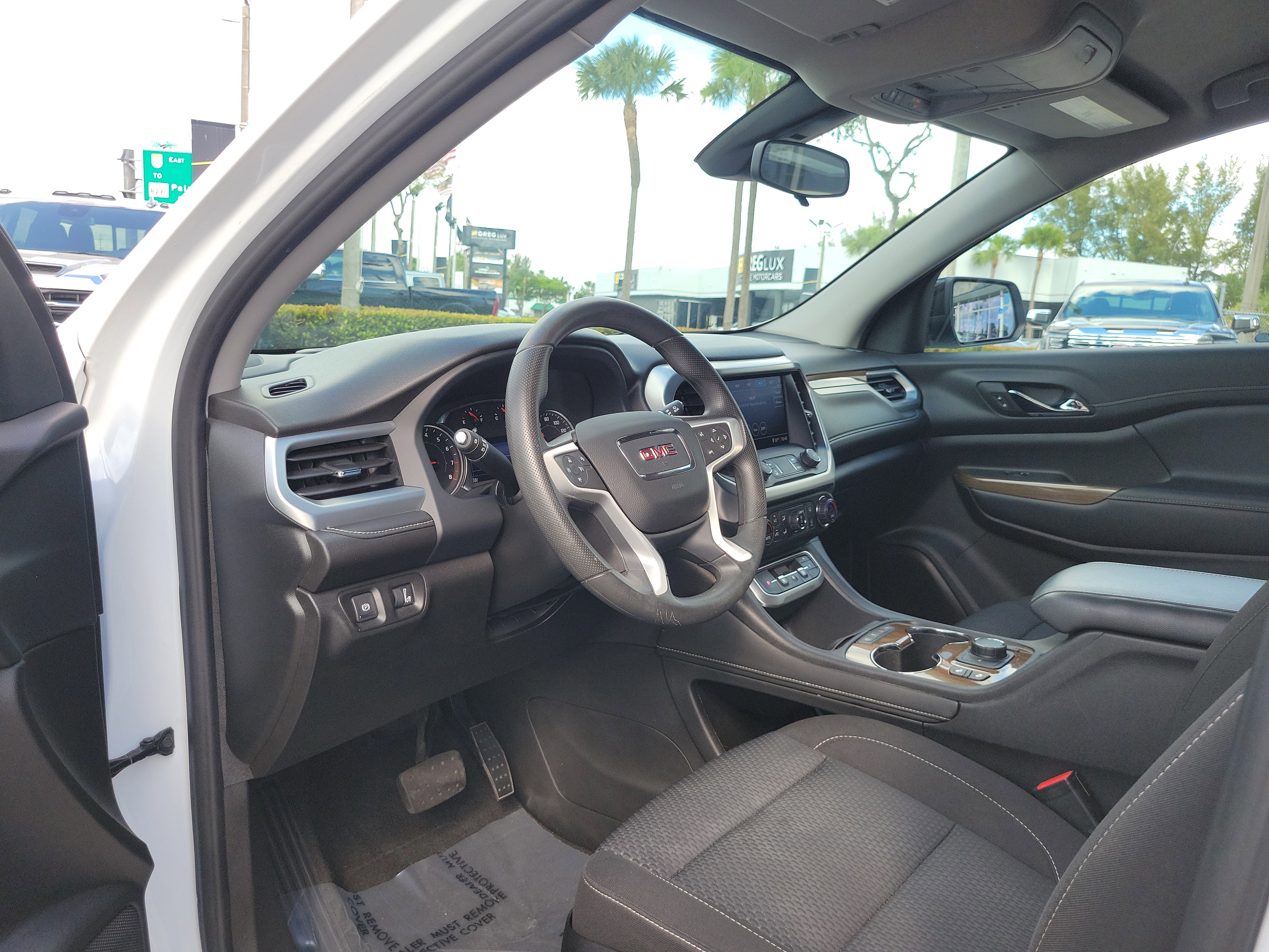 Used 2021 GMC Acadia SLE w/ Driver Convenience Package image 11