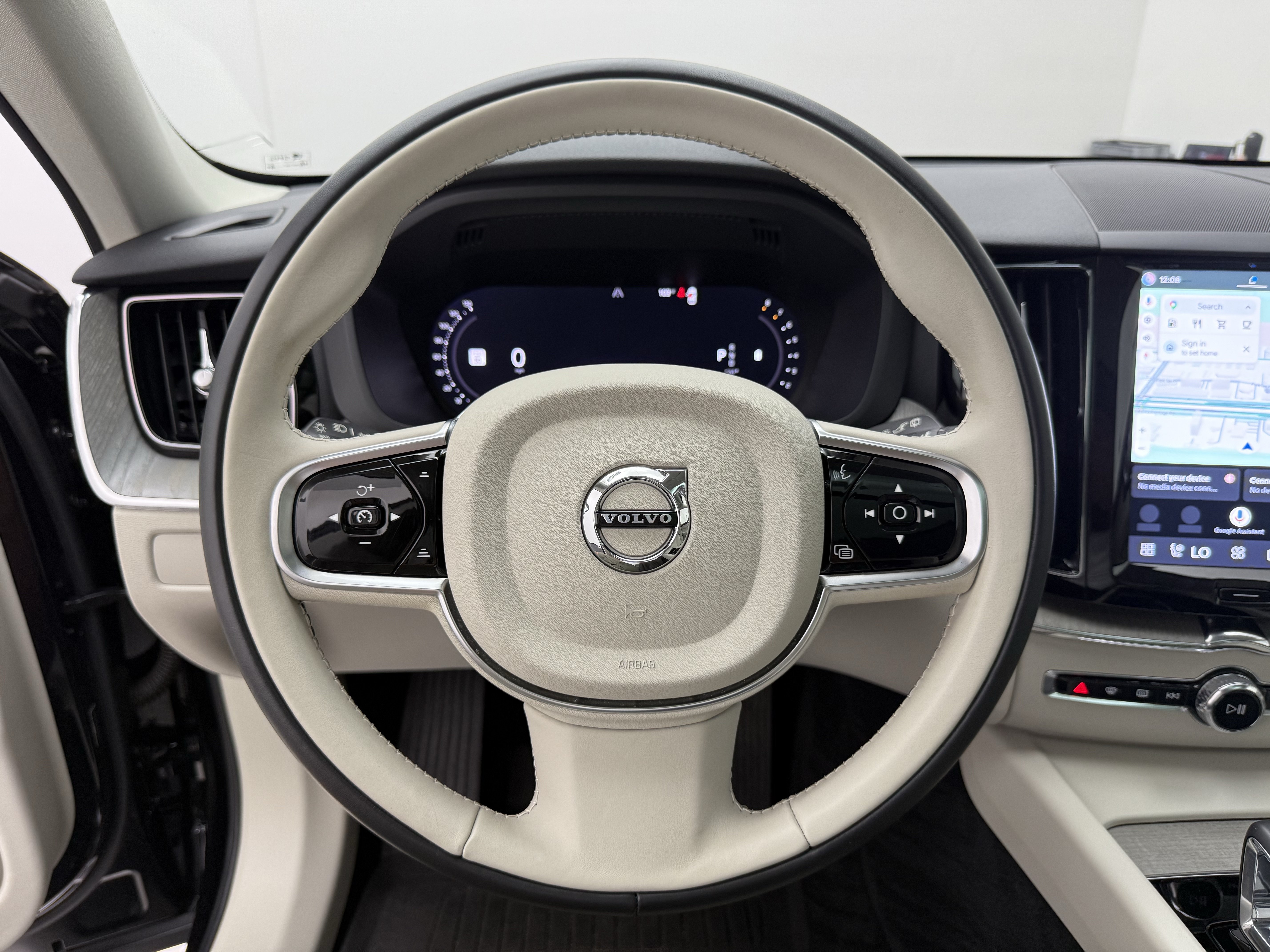 Certified 2024 Volvo XC60 B5 Plus w/ Protection Package Premier AWD/4WD image 15