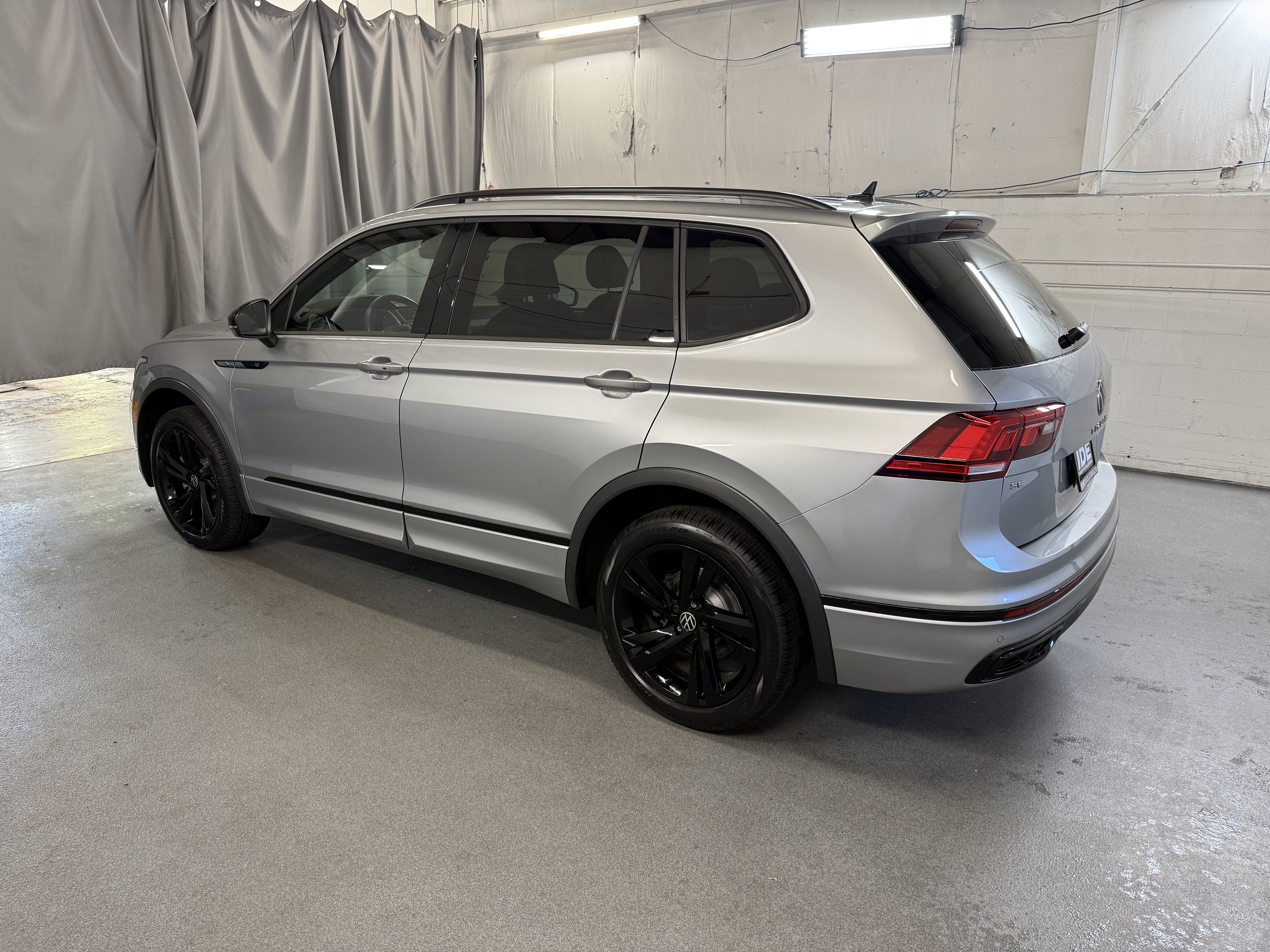 Certified 2024 Volkswagen Tiguan SE R-Line AWD/4WD image 6