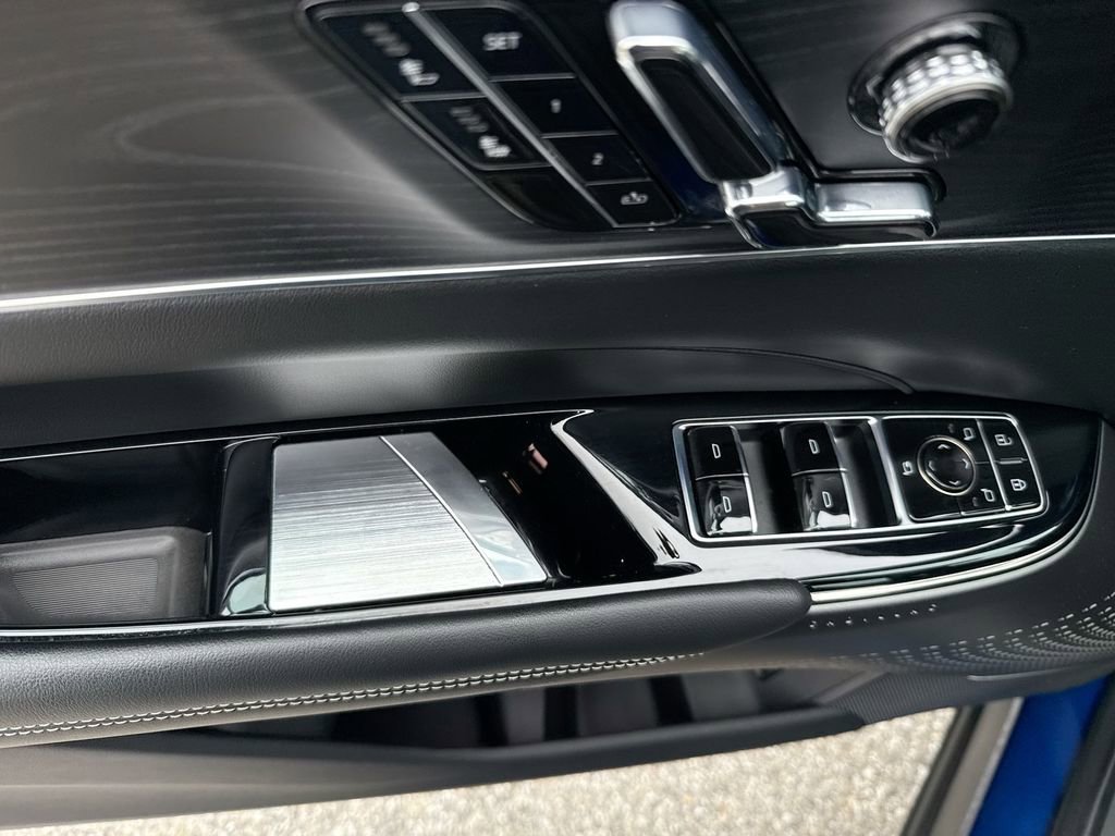 Used 2024 Cadillac Lyriq Luxury image 15