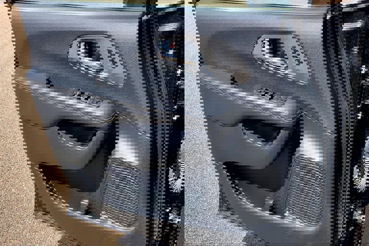 Used 2025 Chrysler Pacifica Select FWD image 22