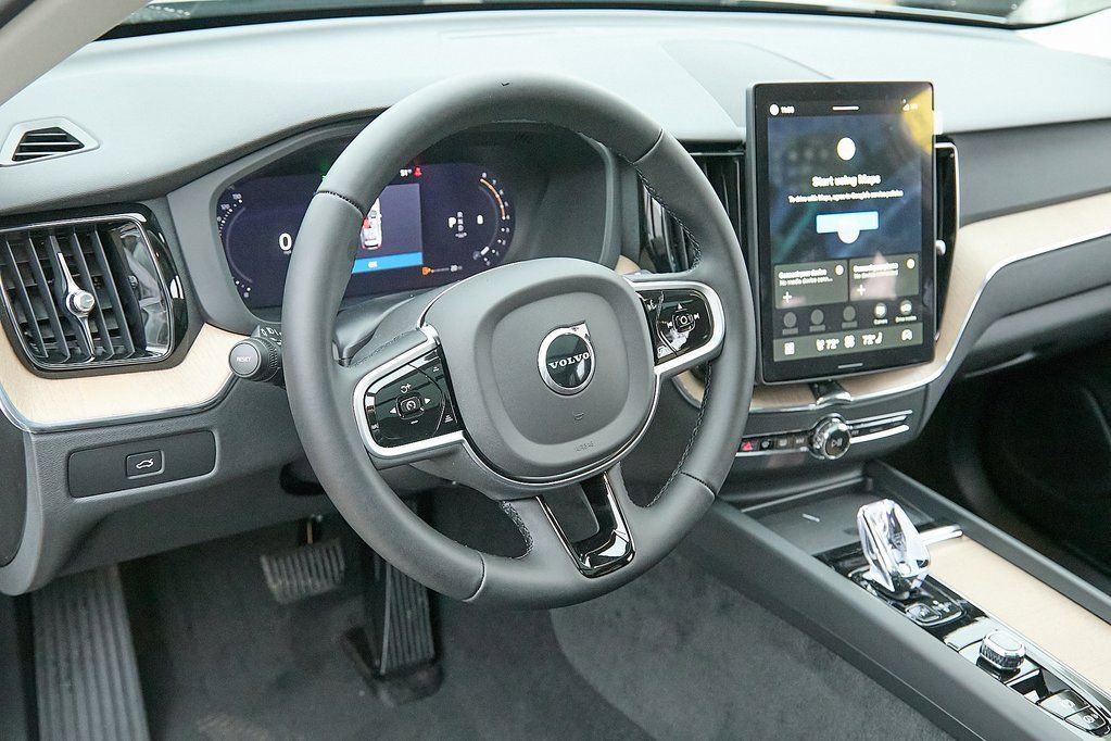 New 2026 Volvo XC60 B5 Core w/ Climate Package image 12