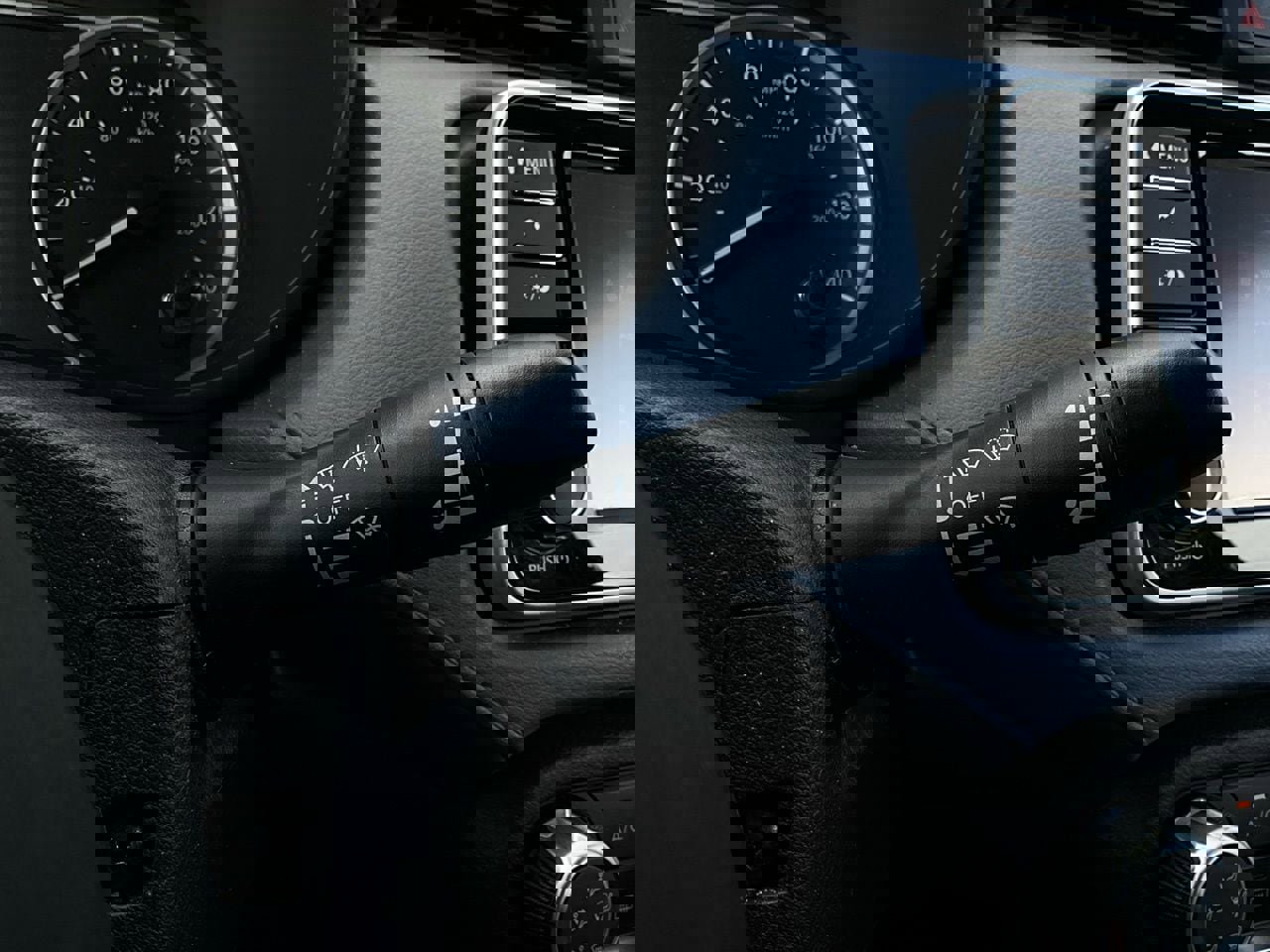 Used 2025 Nissan Versa SV image 32