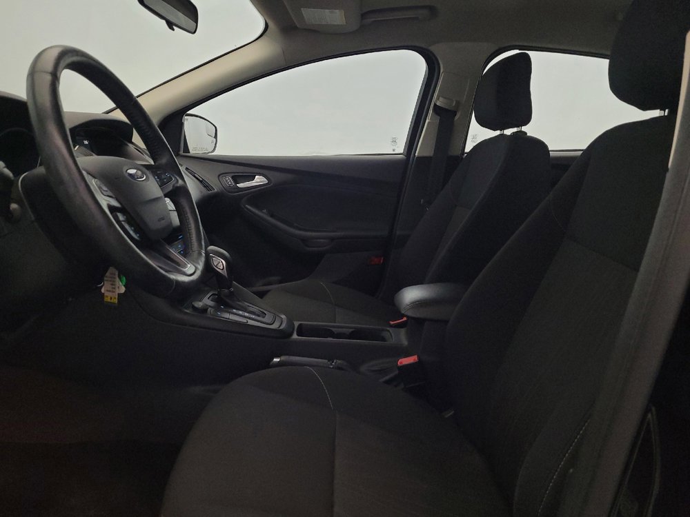 Used 2018 Ford Focus SE w/ Cold Weather Package FWD image 17