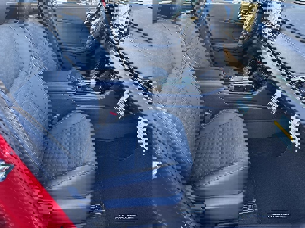 New 2025 Mitsubishi Outlander SE image 24