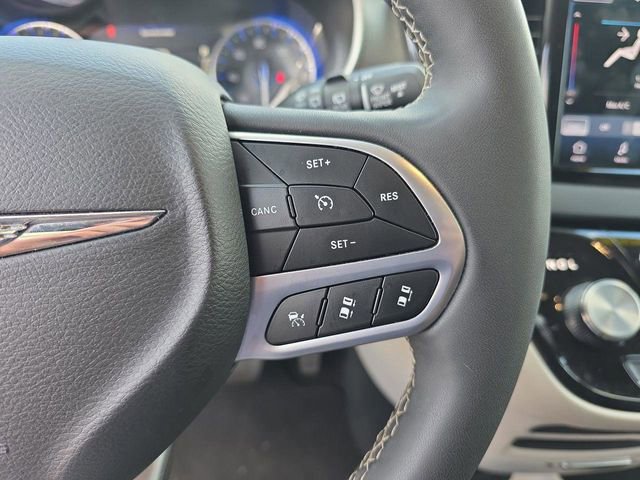 Used 2024 Chrysler Pacifica Touring-L FWD image 34