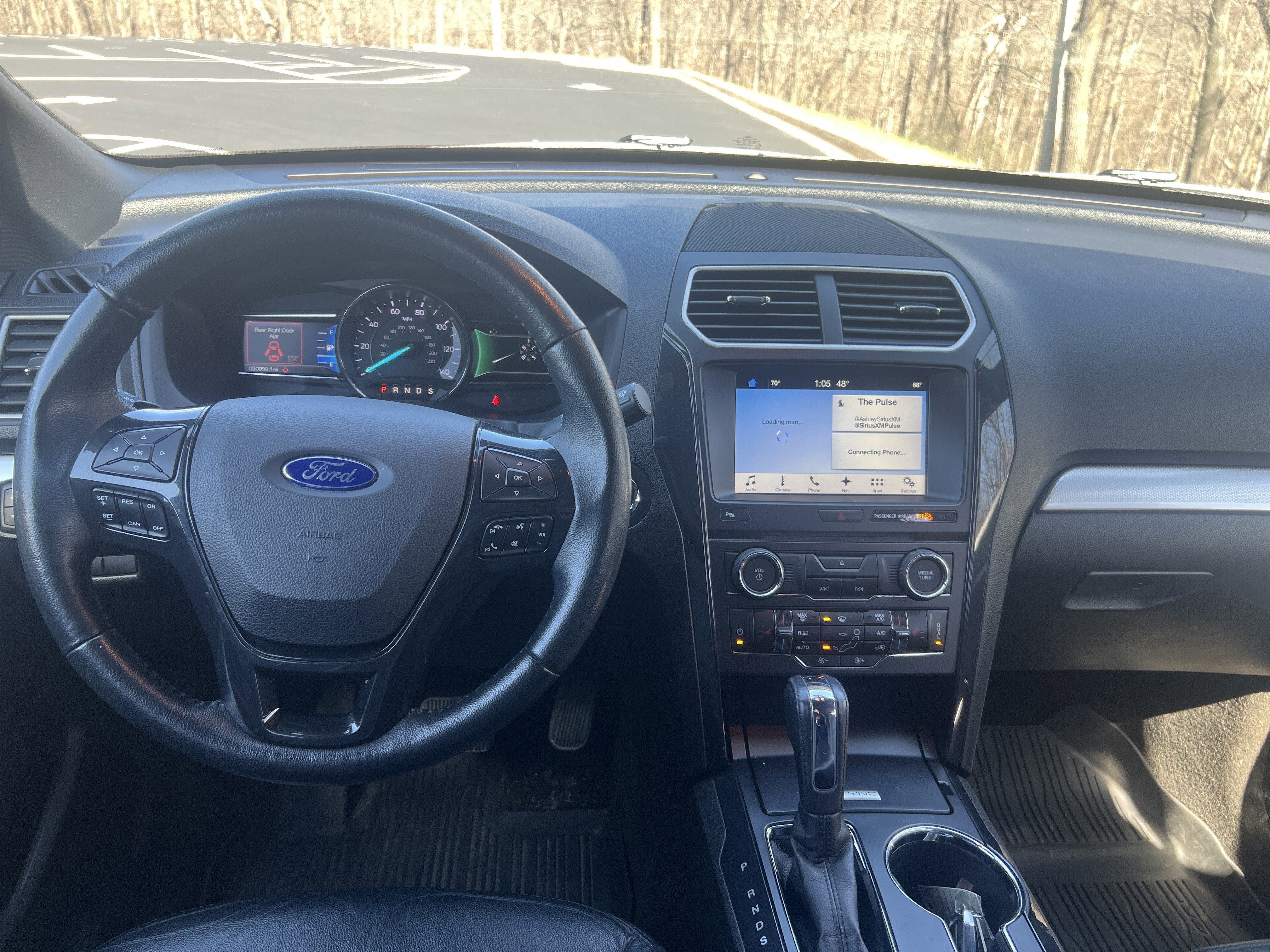 Used 2017 Ford Explorer XLT w/ Equipment Group 202A AWD/4WD image 7