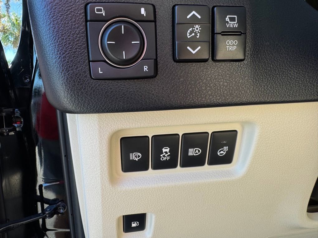 Used 2023 Lexus GX 460 Luxury w/ Accessory Package image 48