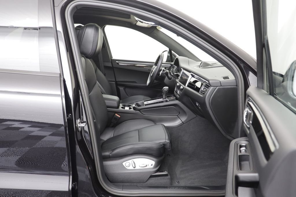 Used 2024 Porsche Macan AWD/4WD image 20