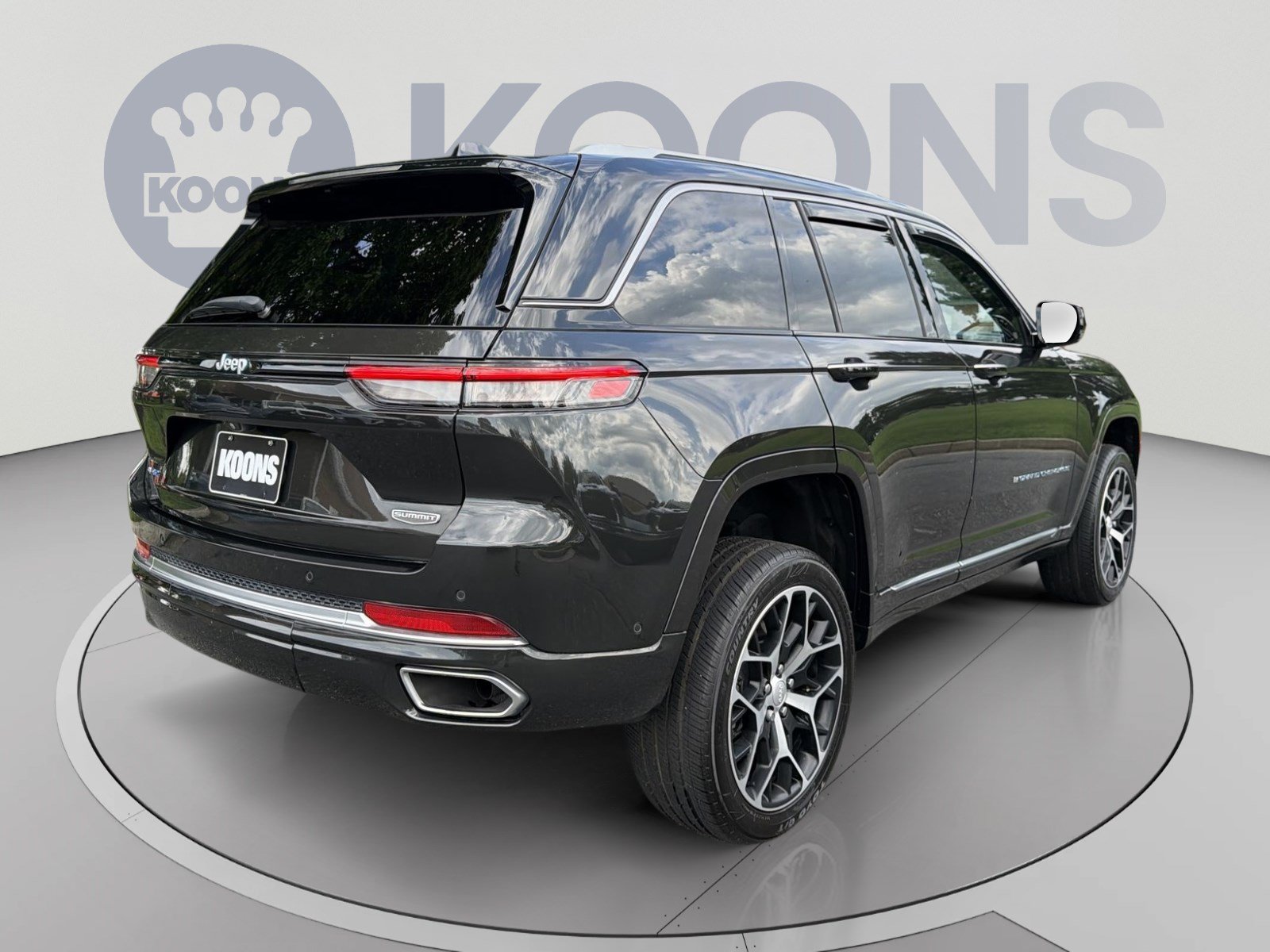 Used 2023 Jeep Grand Cherokee Summit AWD/4WD image 7