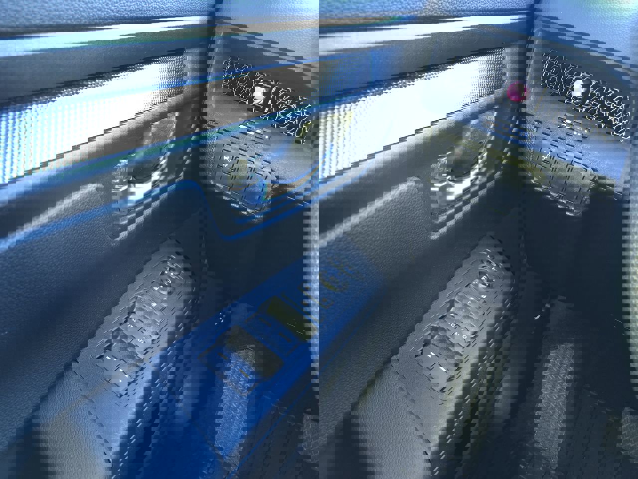 Used 2025 Honda CR-V EX image 12