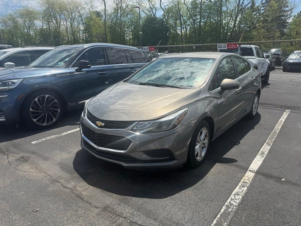 Used 2018 Chevrolet Cruze LT w/ Convenience Package FWD image 5