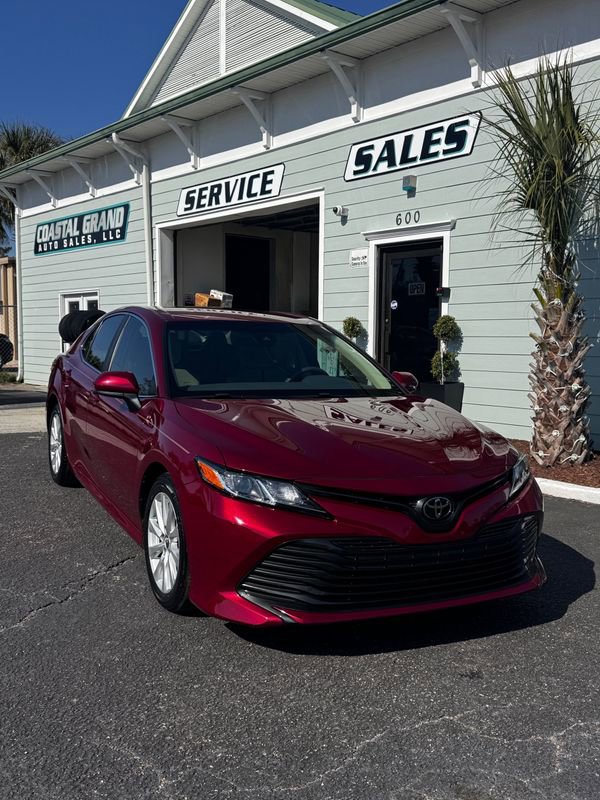 Used 2019 Toyota Camry LE image 2
