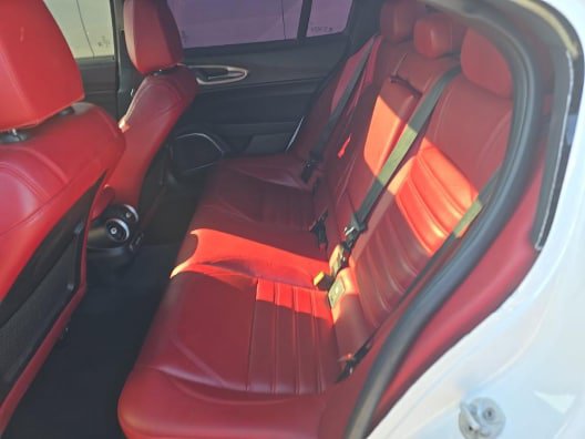 Used 2022 Alfa Romeo Giulia Veloce RWD image 5