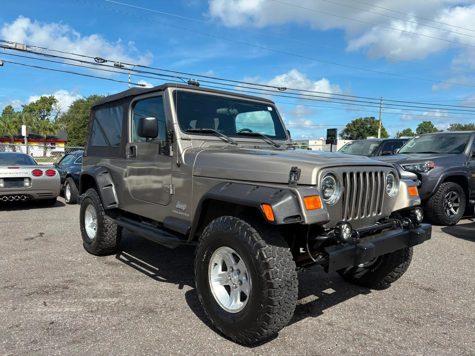 Used 2006 Jeep Wrangler Unlimited w/ Premium Audio Group AWD/4WD image 3