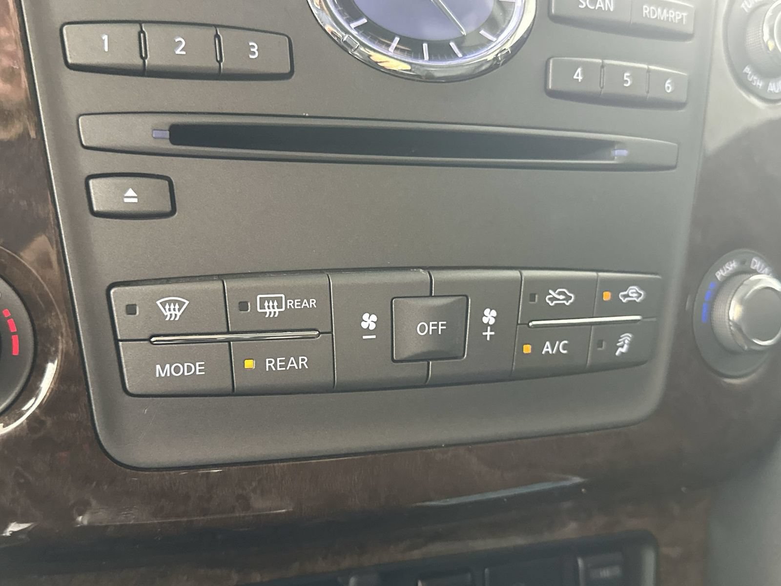 Used 2017 INFINITI QX80 4WD w/ Driver Assistance Package image 19