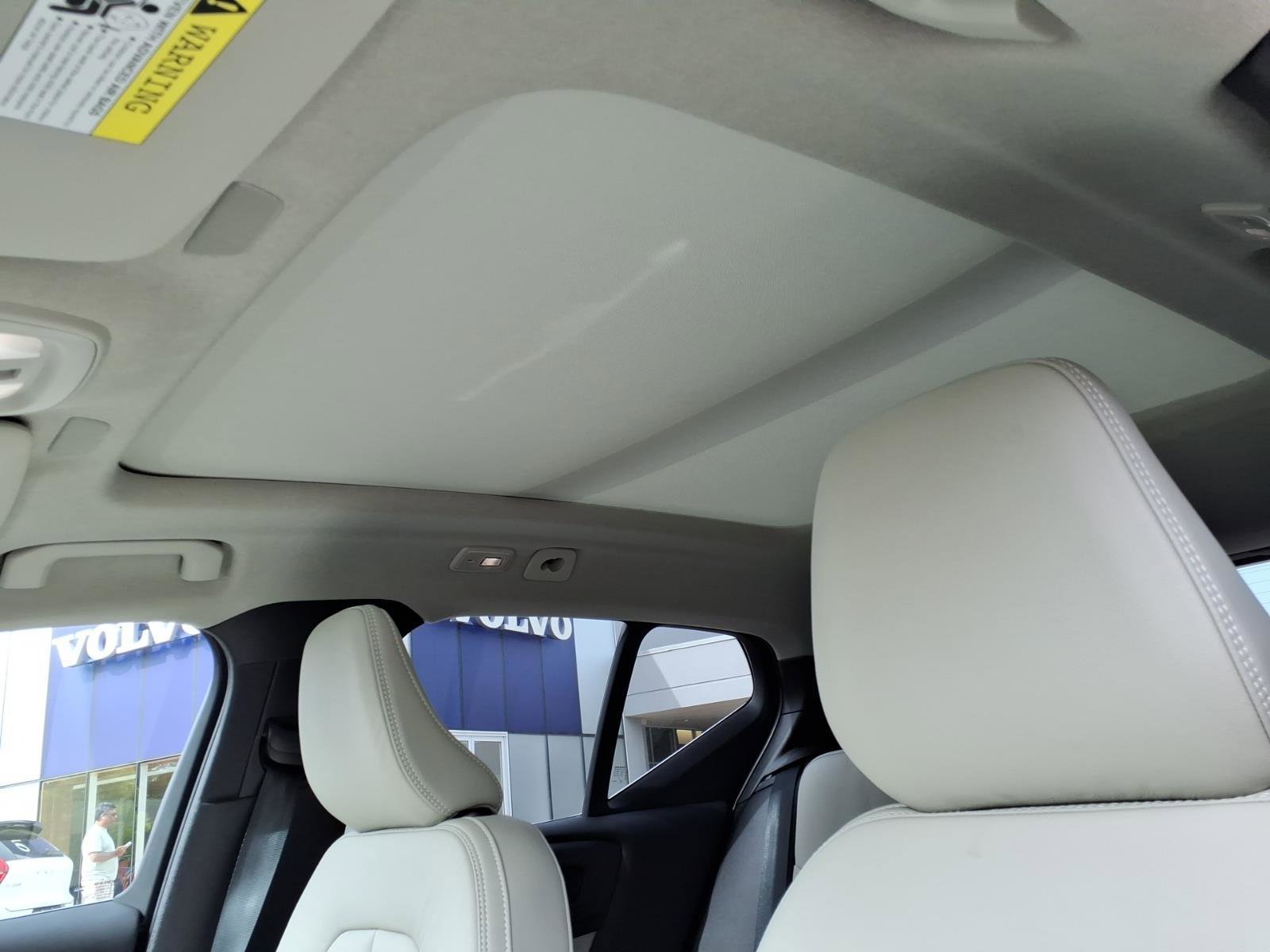 Certified 2023 Volvo XC40 B5 Plus w/ Protection Package Premier AWD/4WD image 17