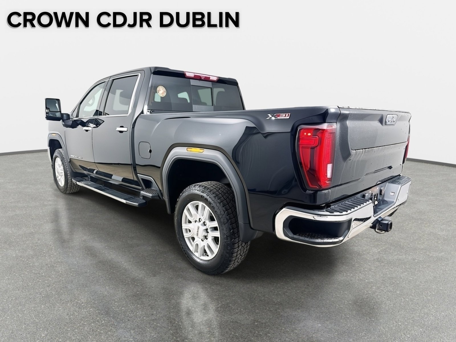 Used 2022 GMC Sierra 3500 SLT w/ SLT Premium Package image 8
