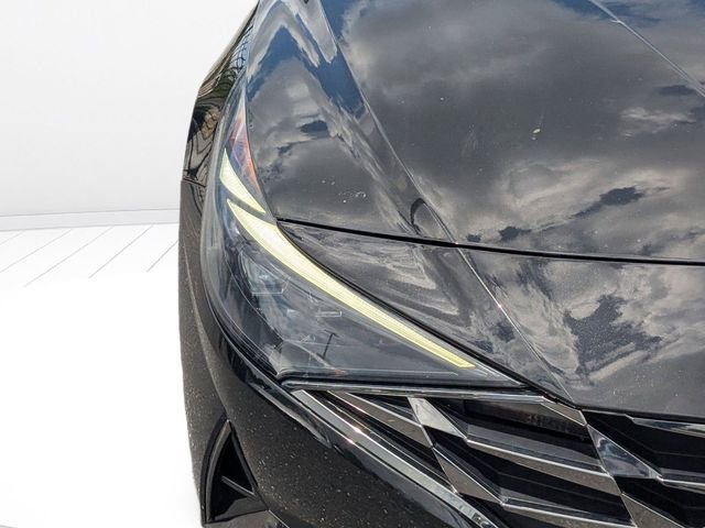Used 2021 Hyundai Elantra Limited image 9