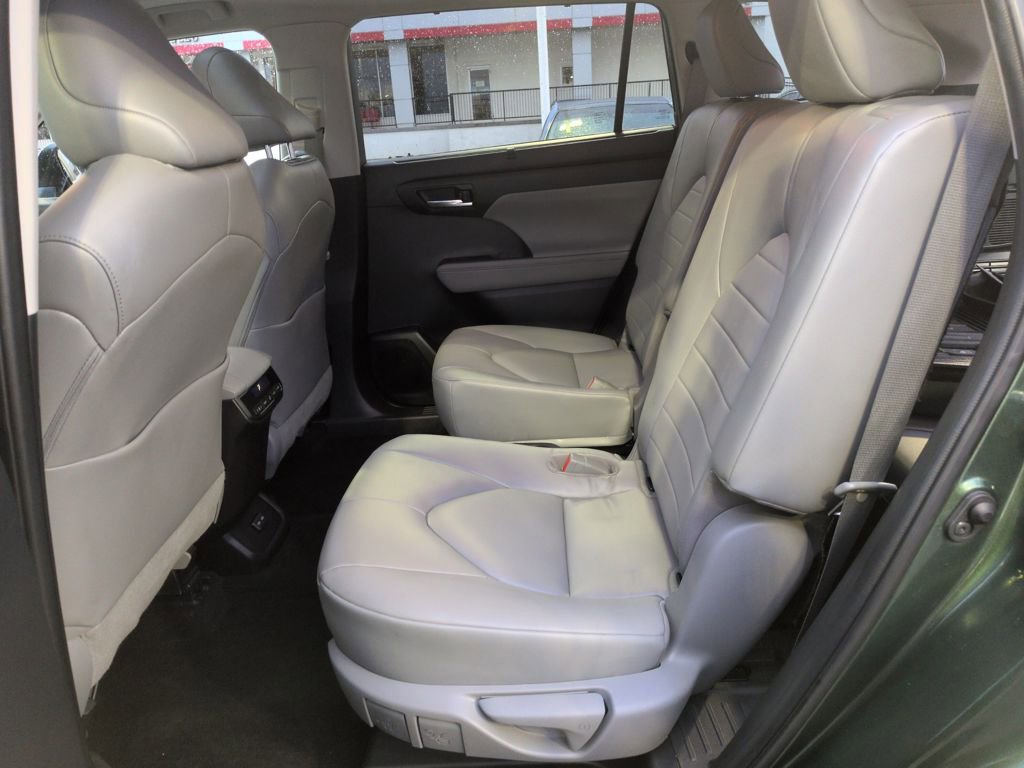 Used 2023 Toyota Highlander XLE image 25