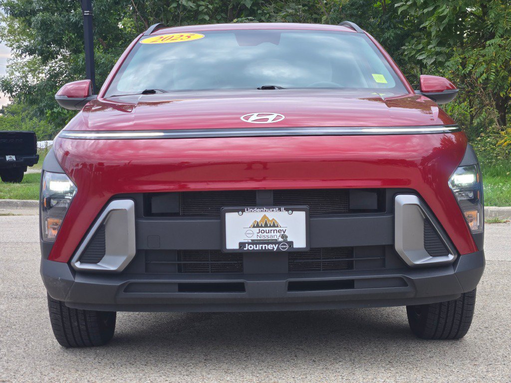 Used 2025 Hyundai Kona SEL AWD/4WD image 3