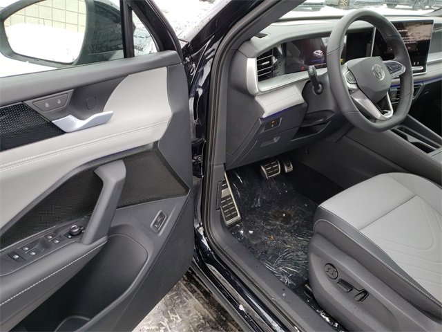 New 2026 Volkswagen Tiguan SE R-Line image 6