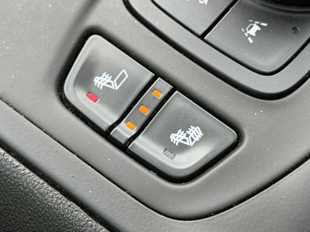 Used 2023 GMC Terrain SLT w/ Infotainment Package II AWD/4WD image 4
