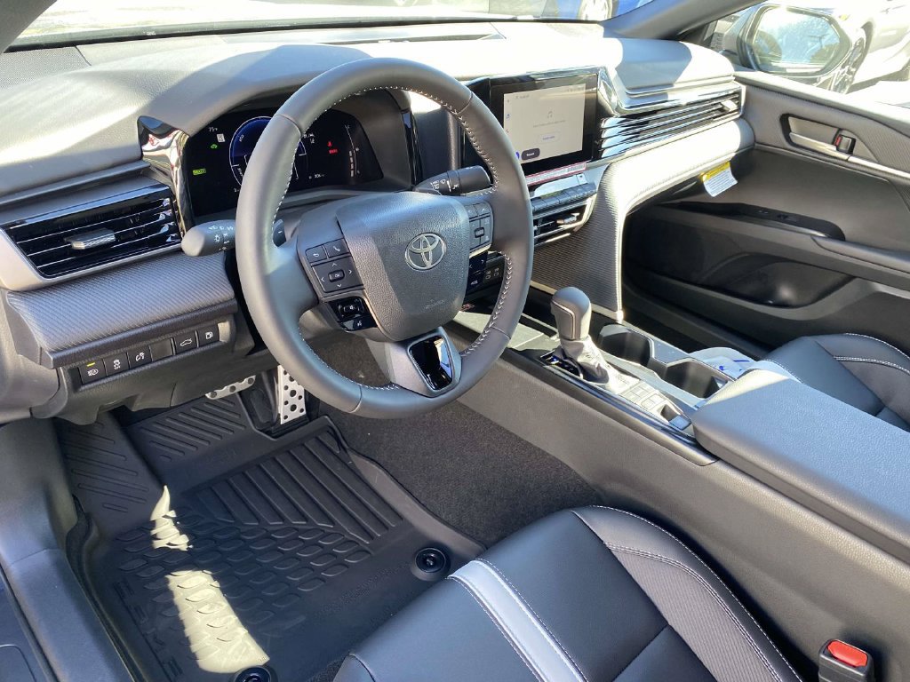 New 2026 Toyota Camry Hybrid FWD image 16