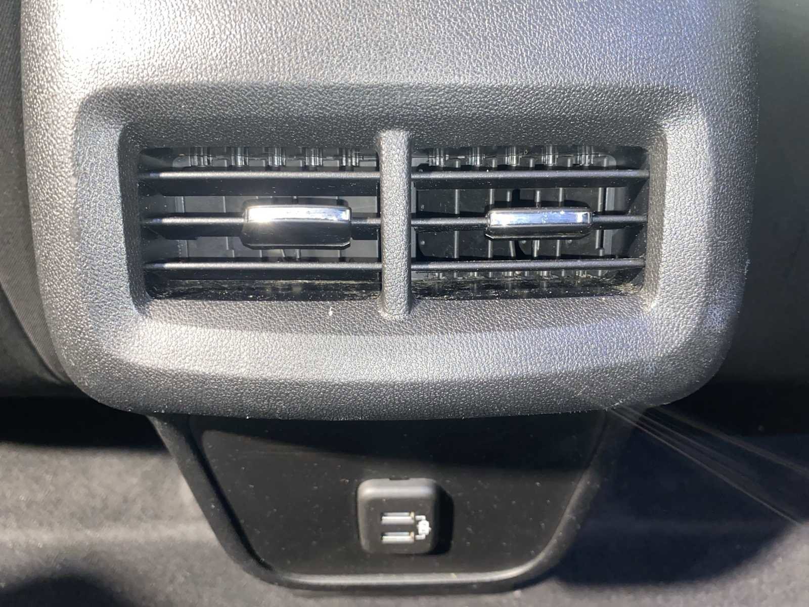 Used 2020 Chevrolet Equinox LT image 25