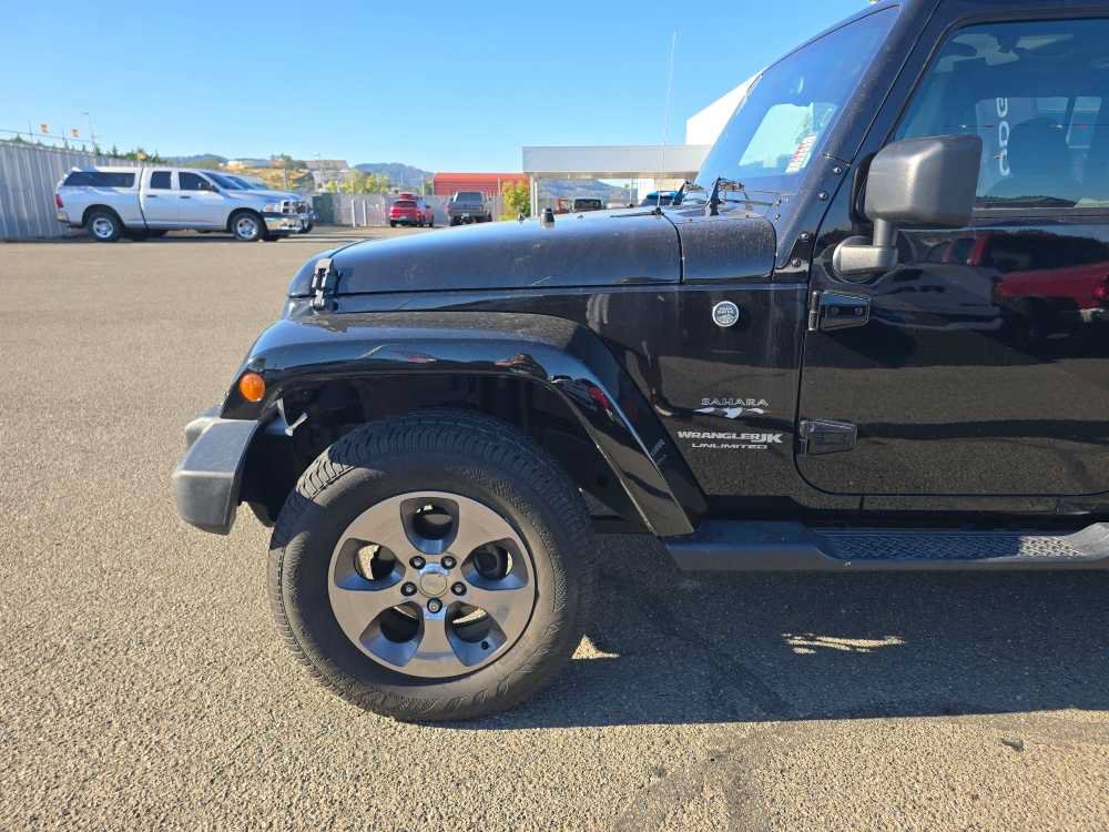 Used 2018 Jeep Wrangler Unlimited Sahara AWD/4WD image 13